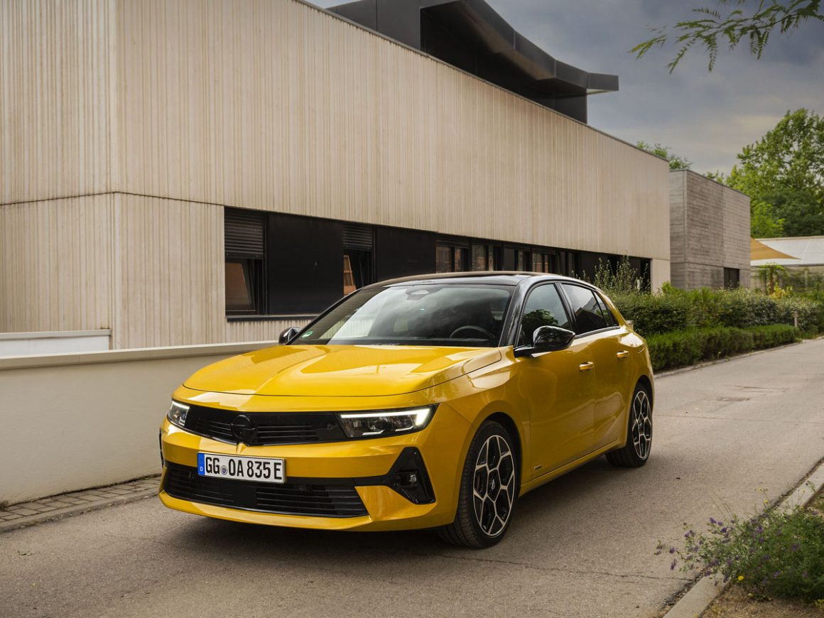 Opel Astra Hybrid 2022 exterior