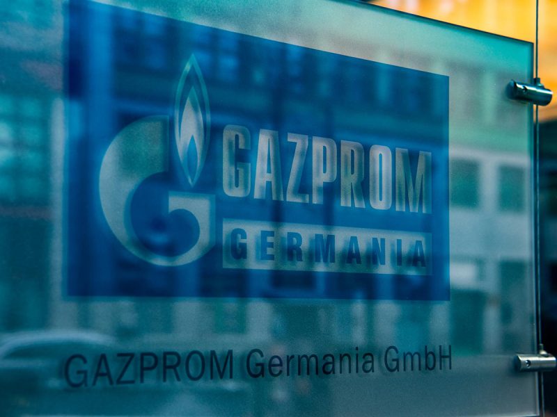 Logotipo de Gazprom en una filial de Alemania. FOTO: Paul Zinken/dpa