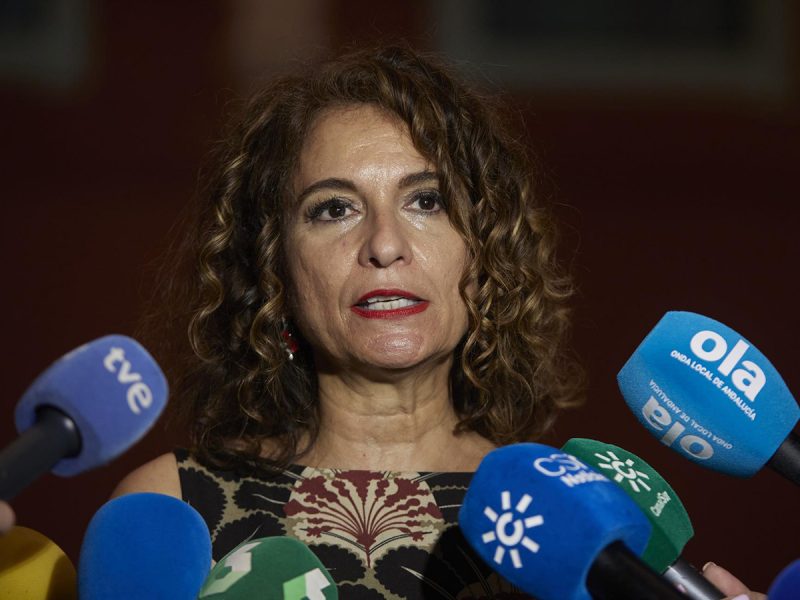 La ministra de Hacienda, María Jesús Montero, atiende a los medios de comunicación. FOTO: Joaquin Corchero - Europa Press
