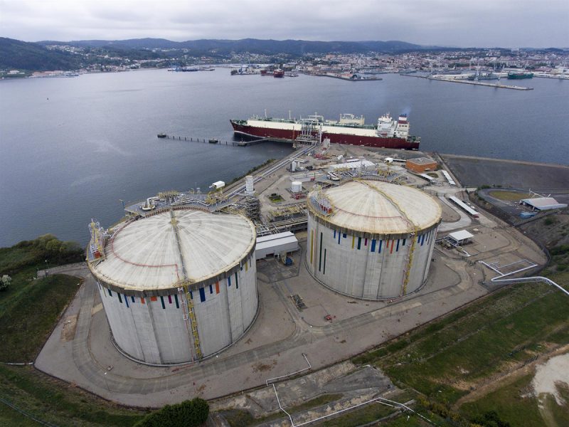 Imagen de archivo de una terminal de gas natural licuado (GNL) de Reganosa en Mugardos (A Coruña). FOTO: CEDIDA/EP