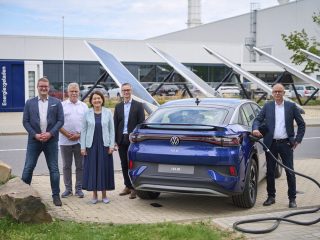 Inauguración de la planta de recarga rápida en Sajoni. FOTO: Volkswagen