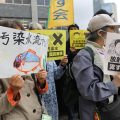 Manifestación en Tokio contra la decisión del Gobierno nipón de verter un millón de toneladas de agua contaminada de la central nuclear de Fukushima al océano Pacífico. - DU XIAOYI / XINHUA NEWS / CONTACTOPHOTO - Archivo