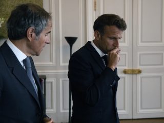 Rafael Mariano Grossi, Director General del OIEA, se reunió con Emmanuel Macron, Presidente de la República de Francia y abordaron el tema de la central de Zaporiyia. FOTO: OIEA