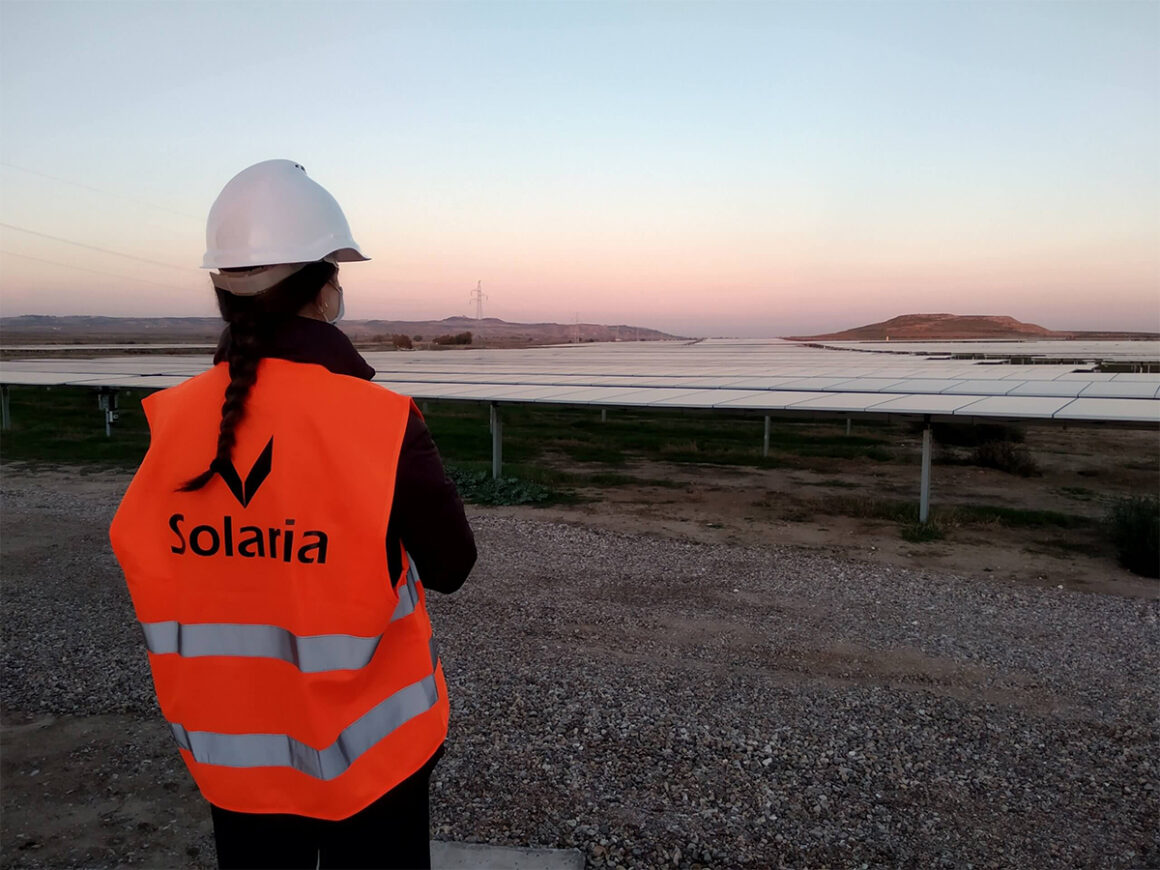 Trabajador de Solaria en una planta fotovoltaica. FOTO: Solaria