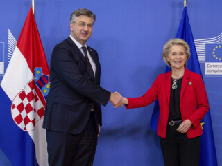 El primer ministro de la República de Croacia, Andrej Plenković y Ursula von der Leyen. FOTO: Christophe Licoppe (CE)