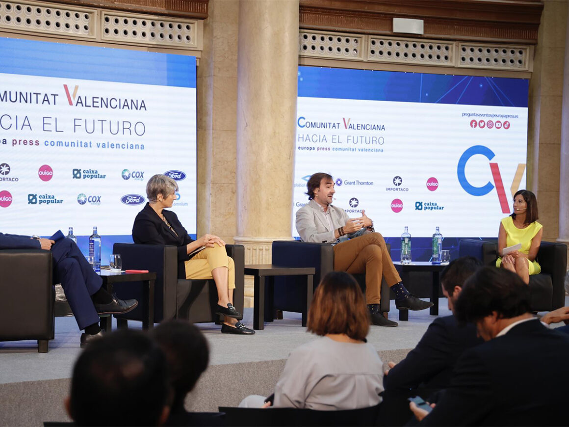 Mesa redonda sobre movilidad en 'Comunitat Valenciana Hacia El Futuro'. FOTO: ROBER SOLSONA - EUROPA PRESS