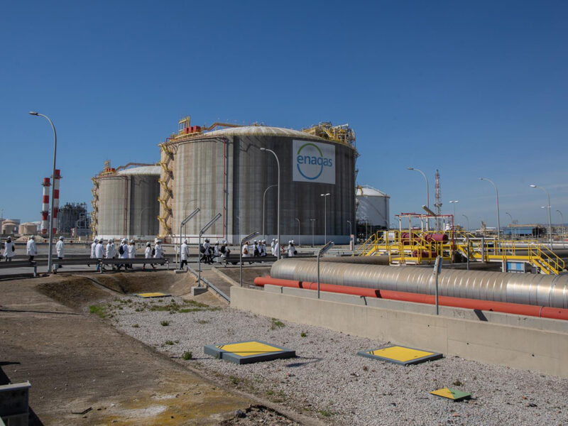 Exterior de la central de regasificación de Enagás de Barcelona, en el Puerto de Barcelona, a 7 de abril de 2022, en Barcelona, Catalunya (España). FOTO: David Zorrakino - Europa Press - Archivo