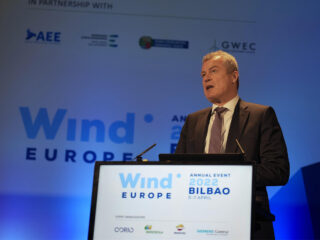 El CEO de Siemens Gamesa, Jochen Eickholt, en la inauguración del WindEurope Annual Event 2022 que se celebra en el BEC de Barakaldo (Bizkaia). FOTO: H.BILBAO (EUROPA PRESS)