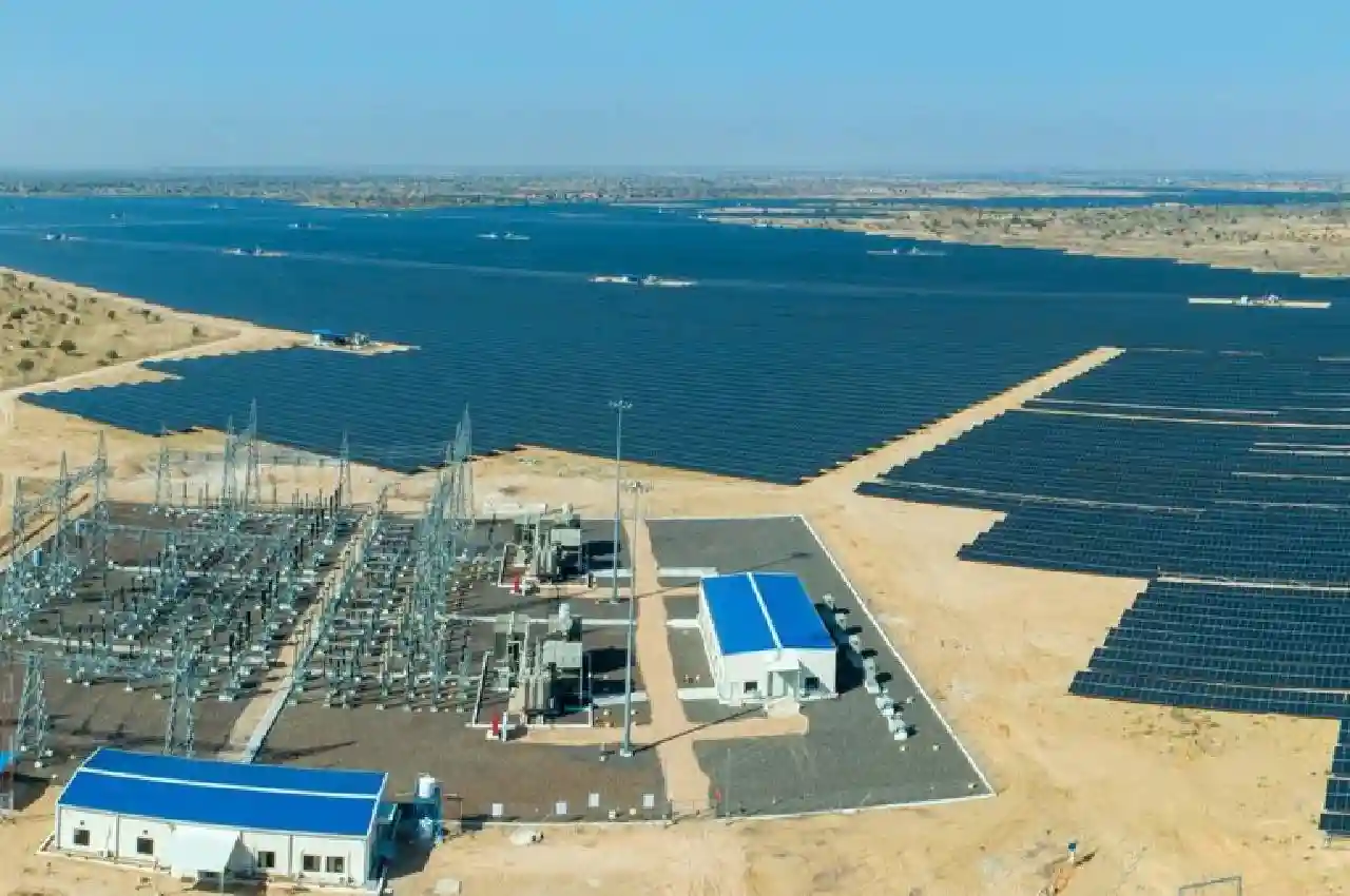 Adani pone en marcha la primera planta de energía híbrida de India - El  Periódico de la Energía