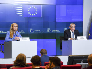 La comisaria europea de Energía, Kadri Simson y el ministro checo de Industria, Jozsef Síkela. FOTO: CE