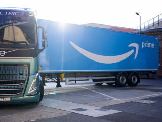 Una de las 20 unidades del Volvo FH Electric adquiridas por Amazon en Alemania. FOTO: Volvo Trucks