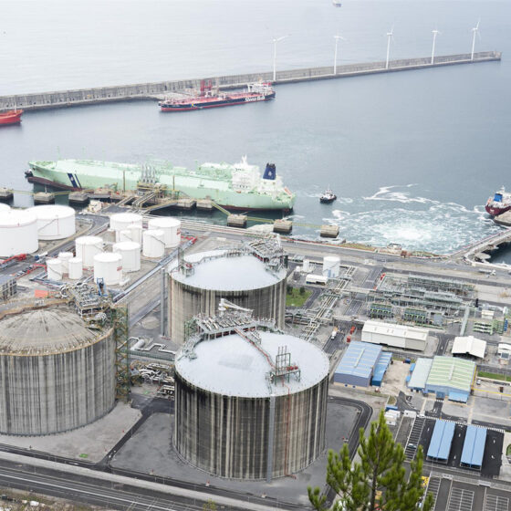 Vista de la planta regasificadora de la Bahía de Bizkaia Gas (BBG), a 10 de octubre de 2022, en Vizcaya, Bilbao, País Vasco (España). FOTO: H.Bilbao - Europa Press