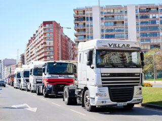 Varios camiones en Santander. FOTO: Juan Manuel Serrano Arce - Europa Press - Archivo