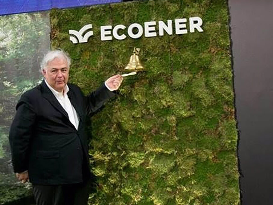 El presidente de Ecoener, Luis de Valdivia, en el toque de campana de salida a Bolsa de la compañía. FOTO: Econener