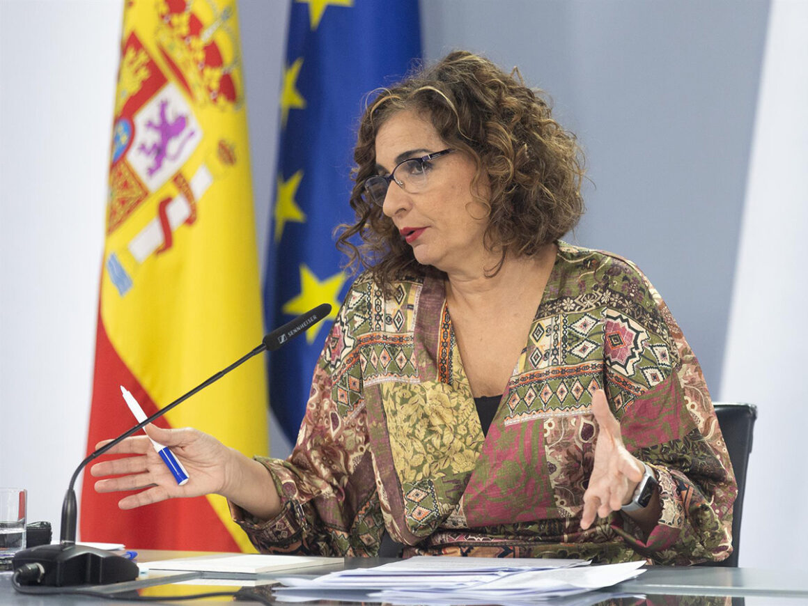 La ministra de Hacienda, María Jesús Montero, en una rueda de prensa posterior al Consejo de Ministros. FOTO: Eduardo Parra - Europa Press