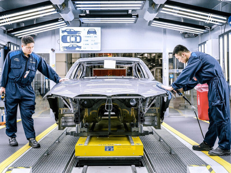 Fabricación de un modelo de BMW. FOTO: BMW
