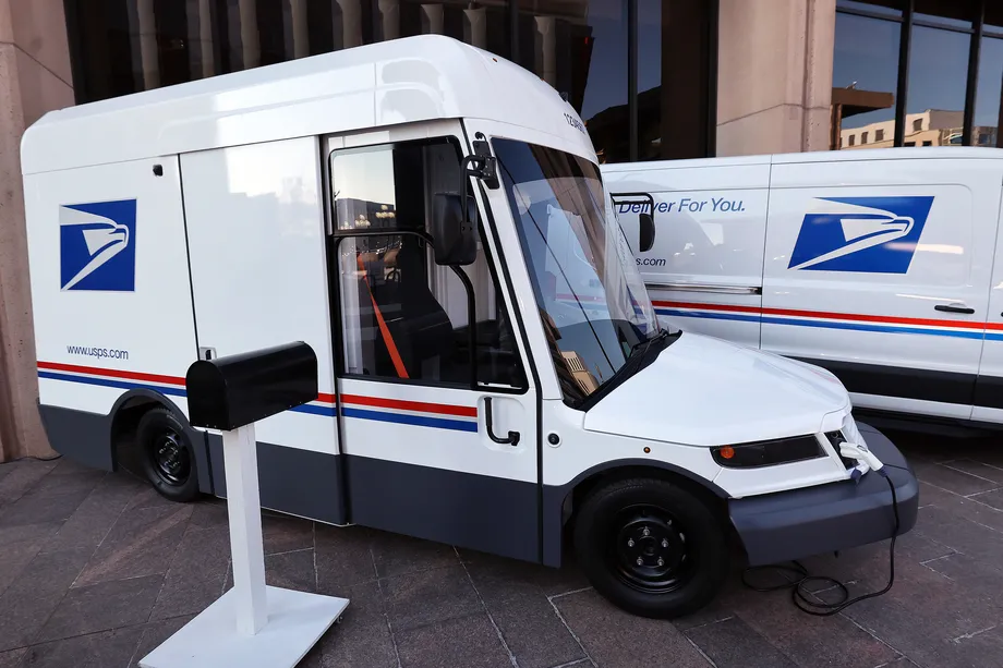 Camión de reparto eléctrico de Oshkosh para el Servicio Postal de EEUU