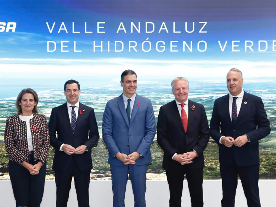 El presidente del Gobierno, Pedro Sánchez, anuncia una inversión en ayudas a los proyectos de hidrógeno. FOTO: Cepsa