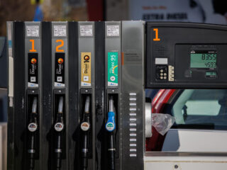 Diferentes tipos de combustible en una gasolinera, a 2 de diciembre de 2022, en Madrid (España). FOTO: Alejandro Martínez Vélez - Europa Press