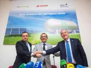 Imagen del acuerdo entre Enagás Renovable, Alter Enersun y Cepsa en el Valle Andaluz del Hidrógeno Verde. FOTO: Cepsa