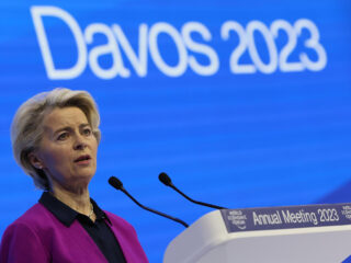La presidenta de la Comisión Europea, Ursula von der Leyen en el foro económico de Davos (Suiza). FOTO: Benoit Doppagne/BELGA/dpa