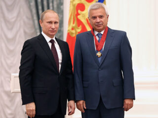 El presidente ruso, Vladimir Putin y el CEO de Lukoil, Vagit Alekperov. FOTO: Lukoil