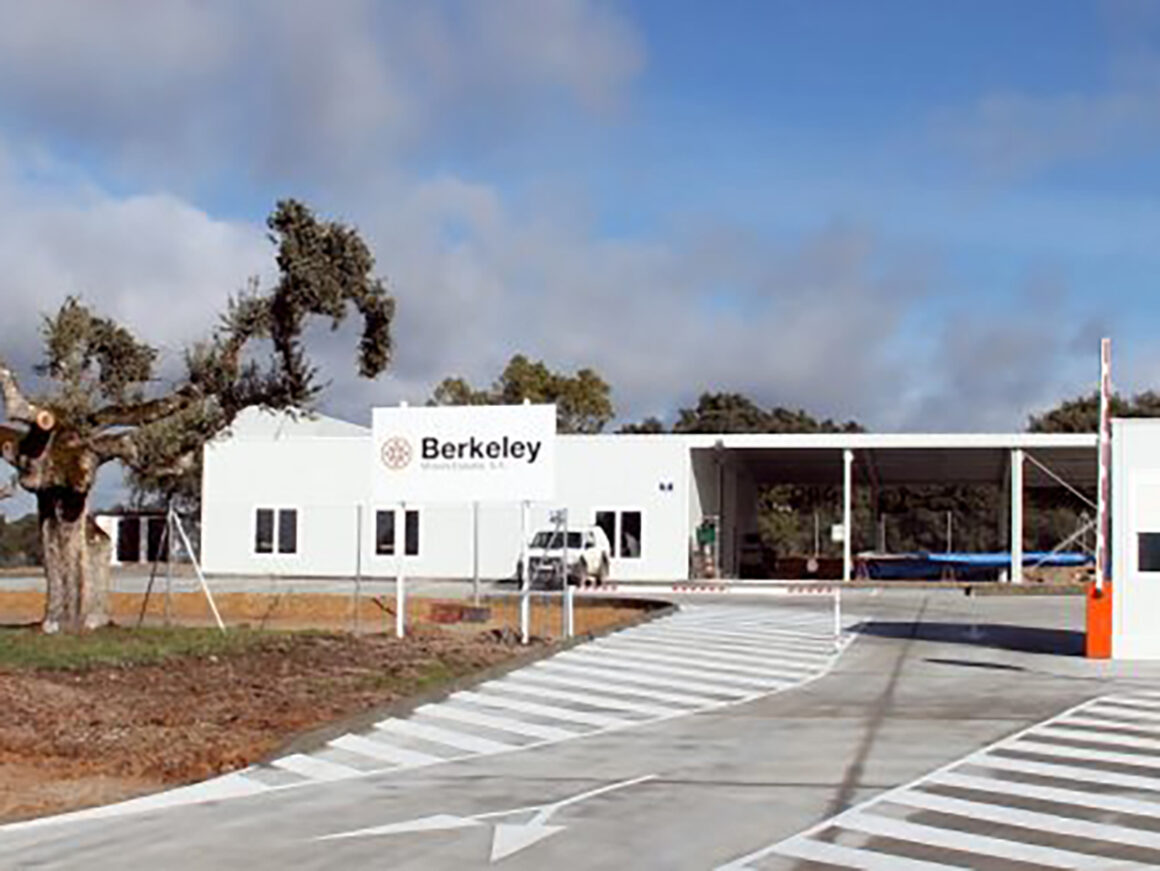 Entrada a las instalaciones de Berkeley en Retortillo Salamanca. FOTO: Berkeley