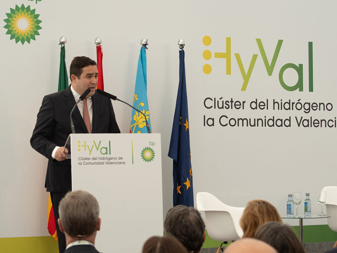 El presidente de bp Energía España, Andrés Guevara, en la presentación del Clúster del hidrógeno de la Comunidad Valenciana. FOTO: bp