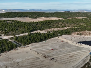Imagen de la construcción del primer parque solar que ha llevado a cabo en Murcia. FOTO: Redexis