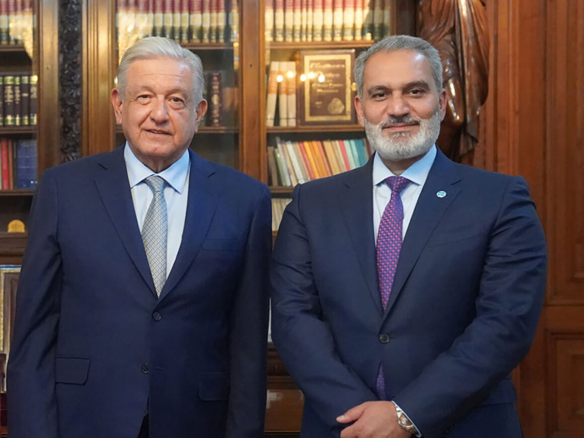 El presidente de México, Andrés Manuel López Obrador y el secretario general de la Organización de Países Exportadores de Petróleo (OPEP), Haitham Al-Ghais en su visita al país. FOTO: lopezobrador.org