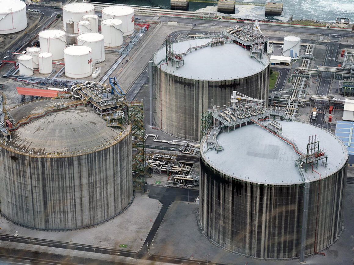 Vista de la planta regasificadora de la Bahía de Bizkaia Gas (BBG). FOTO: H.Bilbao - Europa Press