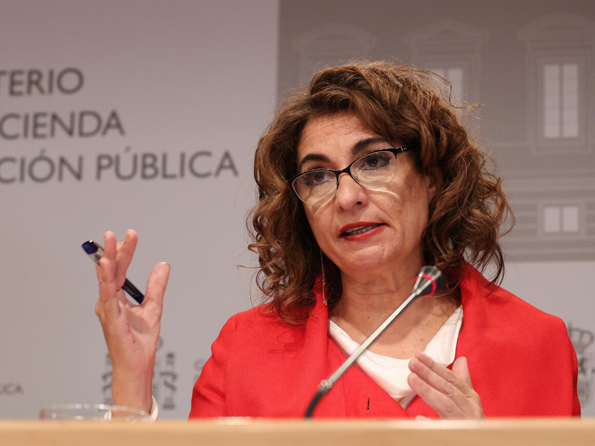 La ministra de Hacienda y Función Pública, María Jesús Montero, ofrece una rueda de prensa en la sede del Ministerio, a 30 de marzo de 2023, en Madrid (España). FOTO: Marta Fernández - Europa Press
