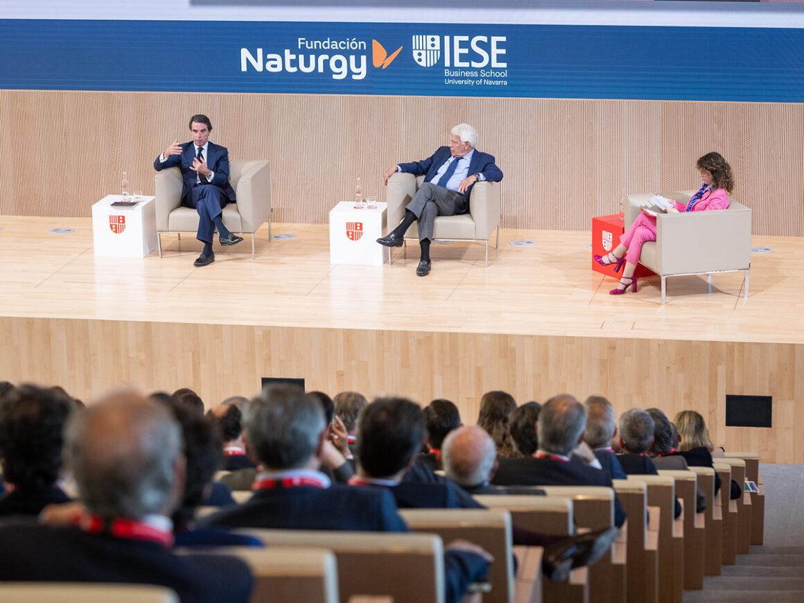 Los expresidentes del Gobierno Felipe González y José María Aznar en del ciclo de conferencias Energy Prospectives. FOTO: Fundación Naturgy