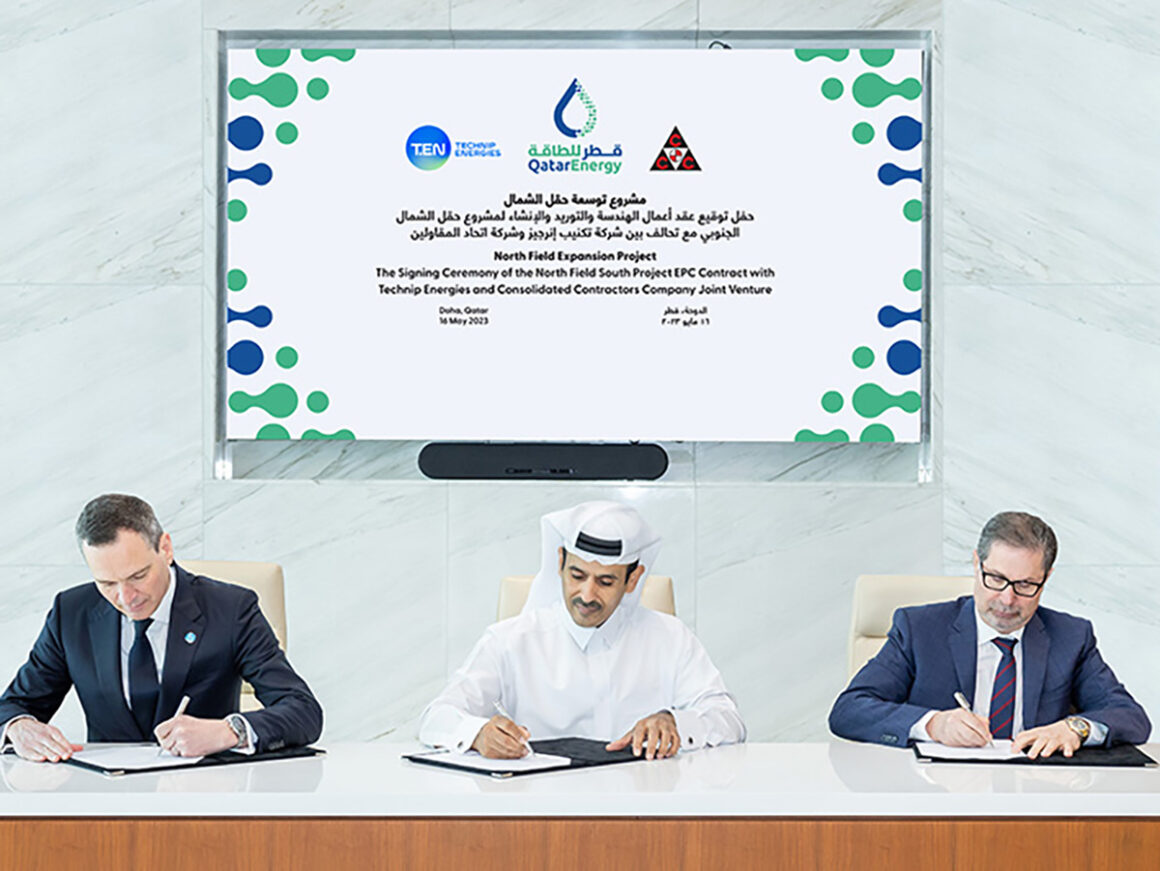 Imagen de la firma del contrato de QatarEnergy, Technip Energies y Consolidated Contractors Company. FOTO: QatarEnergy