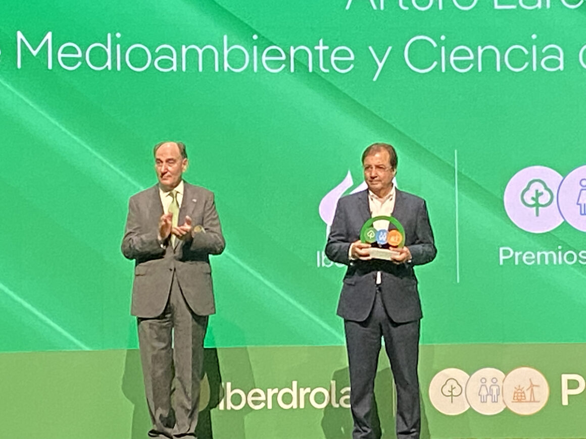 El presidente de Iberdrola, Ignacio Sánchez Galán y el presidente de la Junta de Extremadura, Guillermo Fernández Vara en la entrega de premios Convive. FOTO: Iberdrola