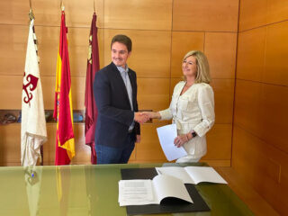Firma del acuerdo entre el Ayuntamiento de Totana y Soltec. FOTO: Soltec
