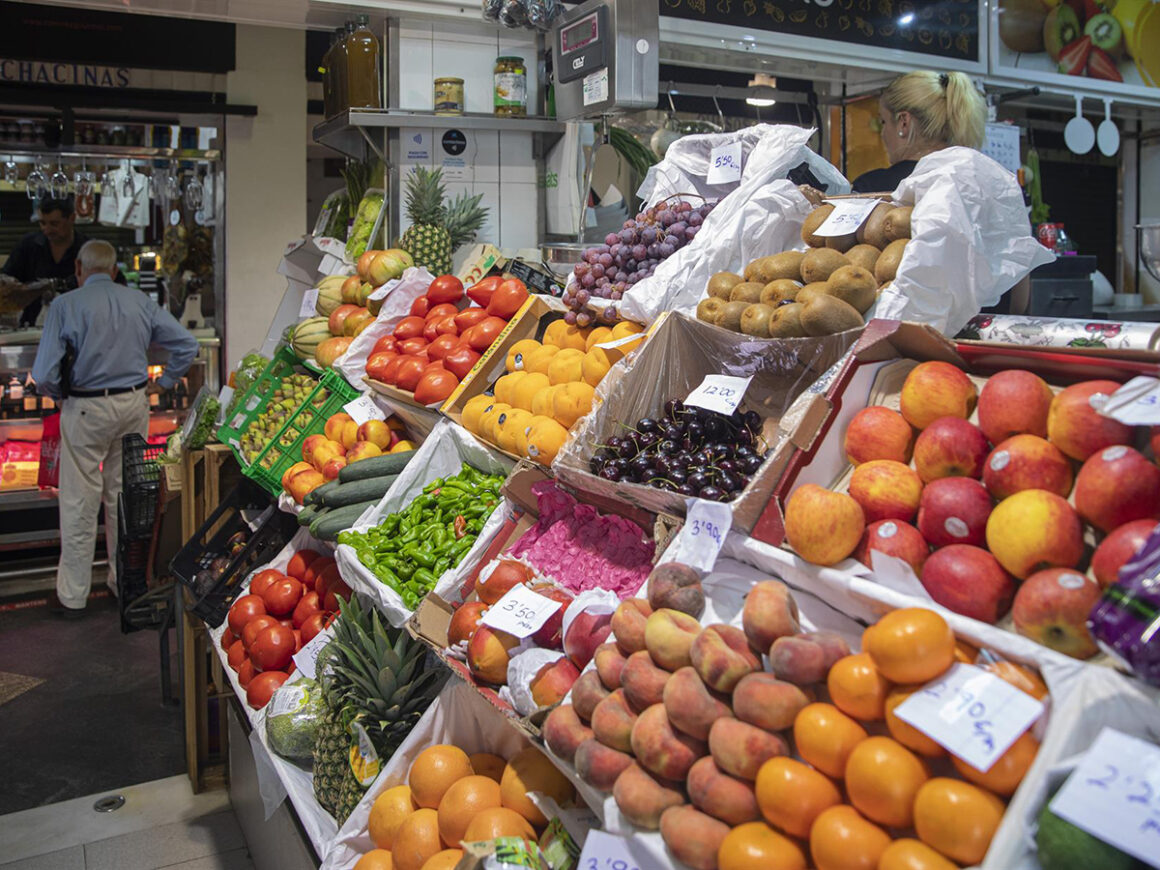 Un puesto de frutas y verduras en un mercado. FOTO: María José López - Europa Press