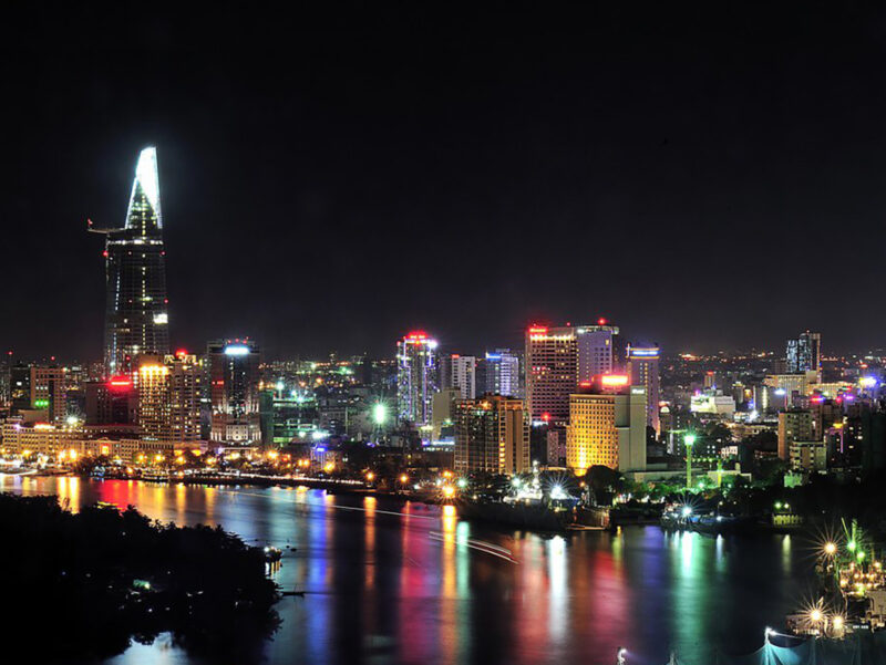 La ciudad vietnamita de Ho Chi Minh es un ejemplo de los problemas de tráfico y fenómenos meorológicos adversos.