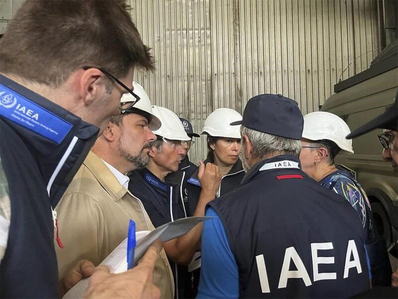 El director general del OIEA, Rafael Grossi, en una de sus visitas a la central nuclear de Zaporiyia. FOTO: Iaea Mission/Iaea Imagebank/Planet Pi