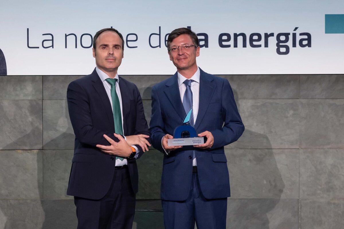 Premio a la Mejor Iniciativa Pública Energética para  el Ayuntamiento de Madrid por la iniciativa Madrid 360 Solar. Categoría patrocinada por Gesternova. Entrega el premio Luis García a José Antonio Martínez Páramo